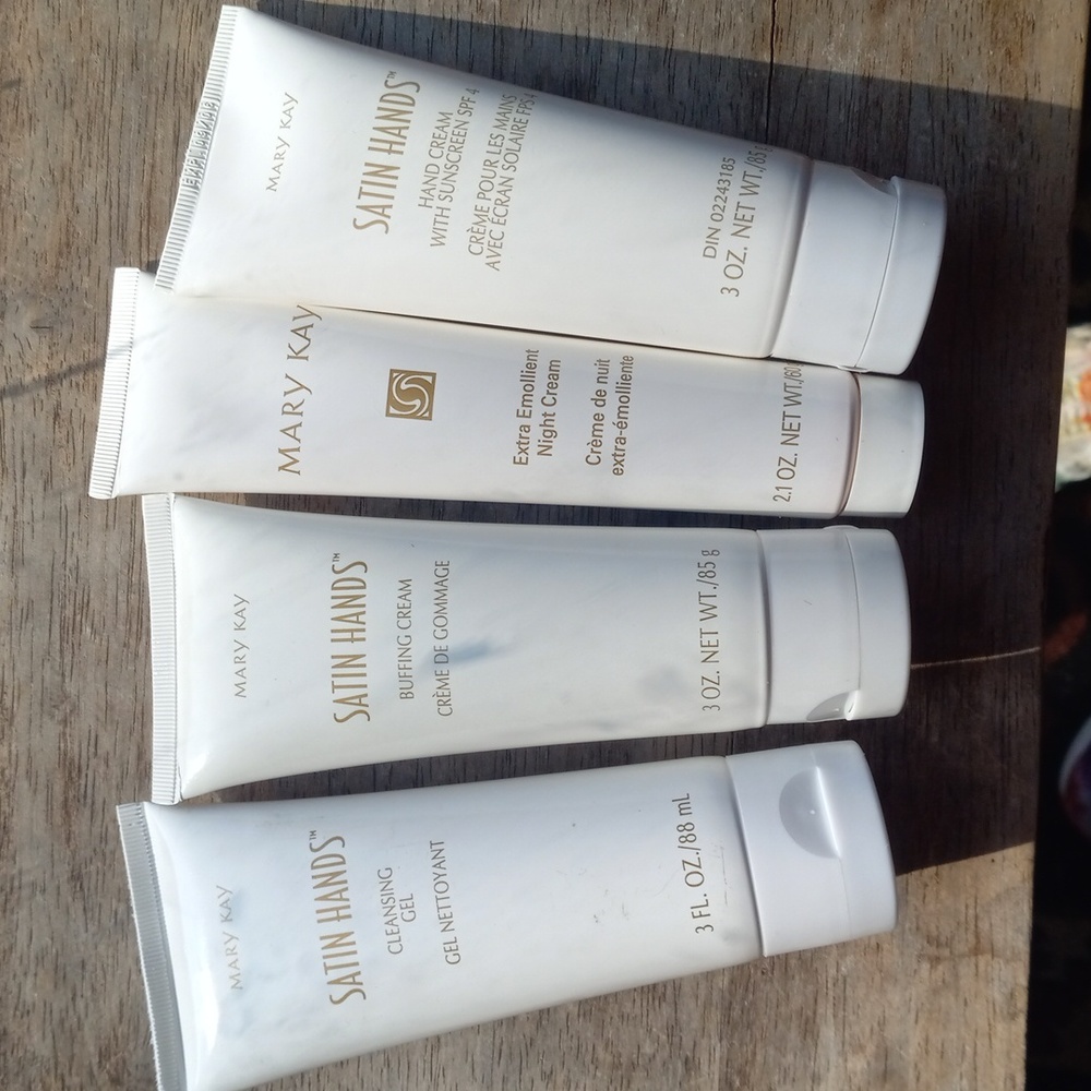 Mary Kay Satin Hands Set